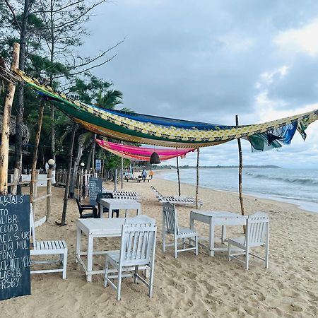 Beach Wave Hotel Аругам Бей Екстериор снимка