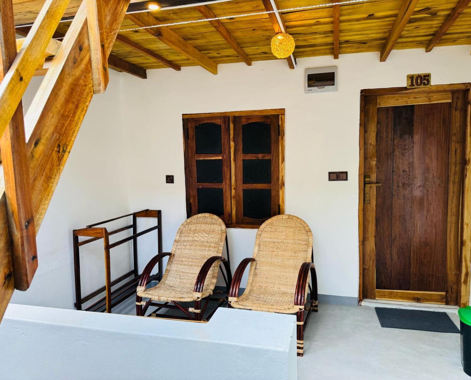 Beach Wave Hotel Аругам Бей Екстериор снимка