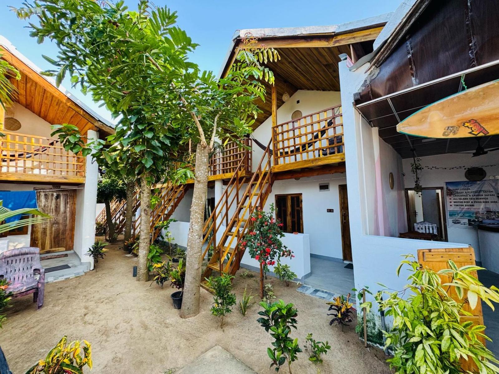 Beach Wave Hotel Аругам Бей Екстериор снимка