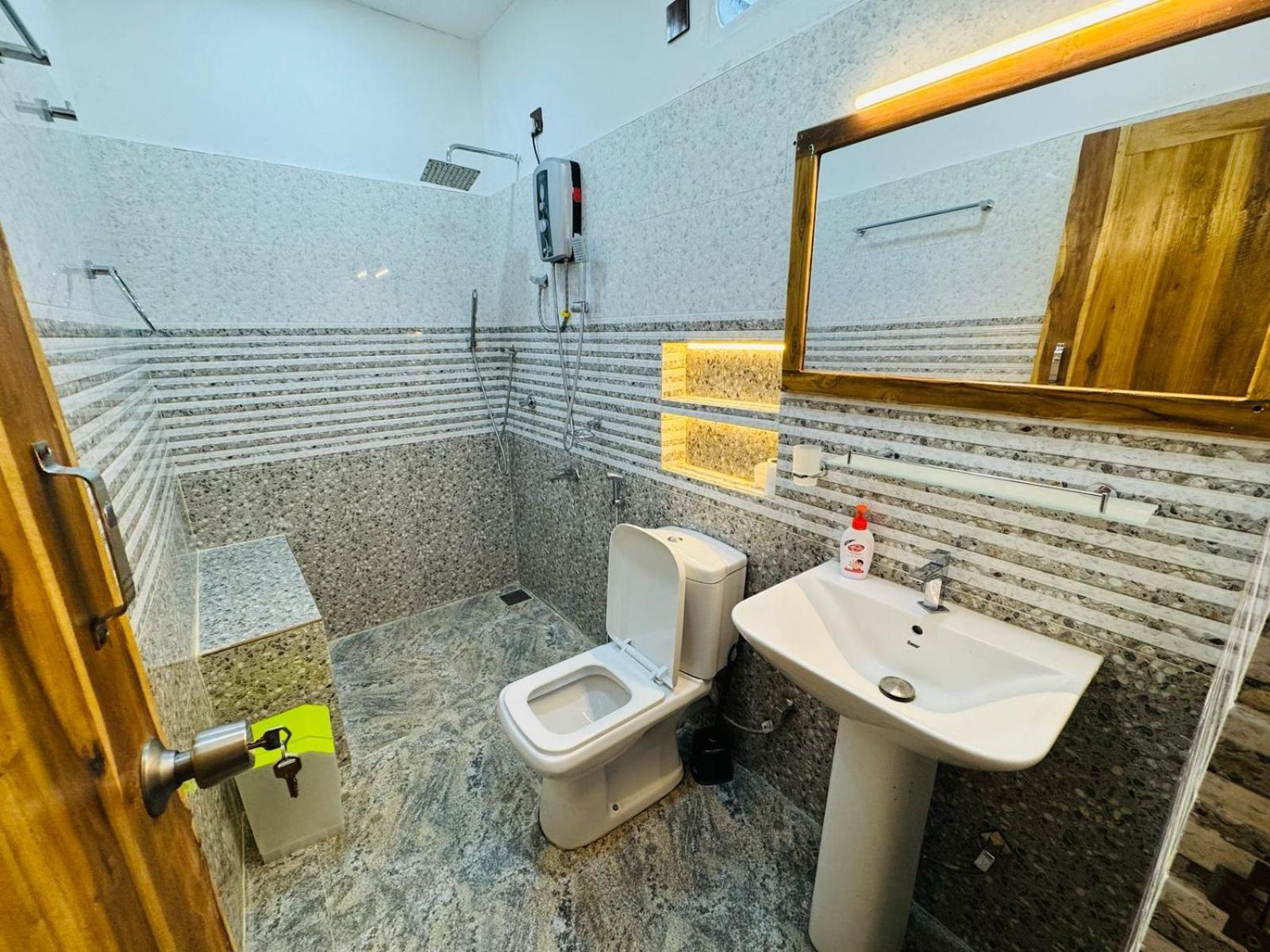 Beach Wave Hotel Аругам Бей Екстериор снимка